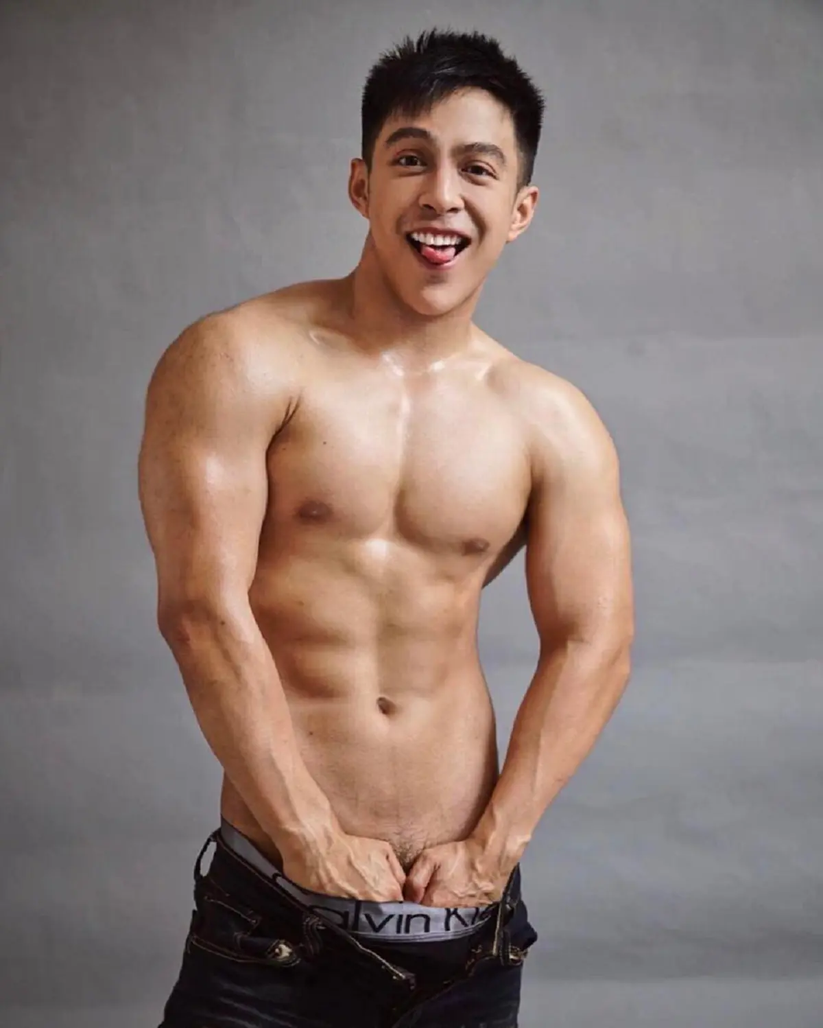 #ฮือฮาทั้งโซเชียล!! เปิดวาร์ป "คุณหมอสุดหล่อ" อวดหุ่นล่ำๆ น่ากินฟินสุดๆ งานดีเป๊ะเวอร์ ขยี้ตาแทบพัง !! (ชมภาพ)