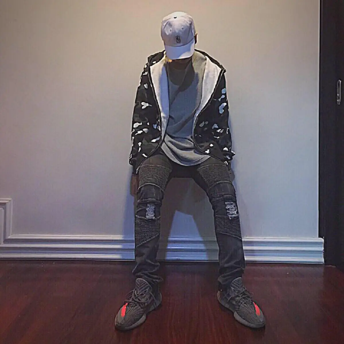 มองเเทบไม่ออก !! จากภาพเด็กหนุ่มยืนคู่กัน ที่เหมือนจะธรรมดาไม่มีอะไร?? .. เเต่ถ้าคนในวงการจะทราบดีว่า 2 วัยรุ่นนี้คือที่สุดในเมืองไทย(มีภาพ)