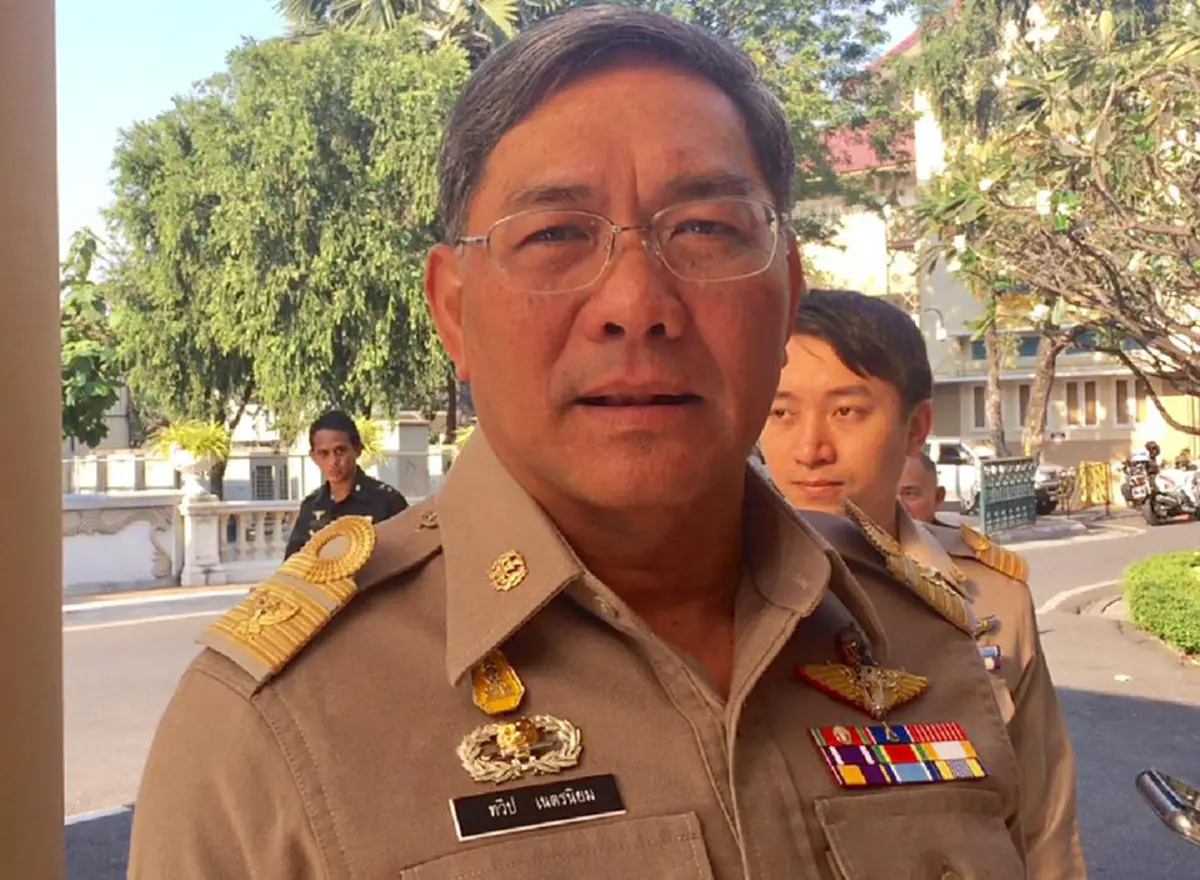 เจอกันแน่พวกเลว!!  เลขาฯสมช.ยันแก๊งแดงล้มเจ้าขู่ฆ่า "นายกฯตู่-บิ๊กป้อม" จ่อส่งข้อมูลรบ.ลาวเพิ่มข้อหาคดีอาญาลากคอกลับไทยลงโทษ!!?!! ( คลิป)