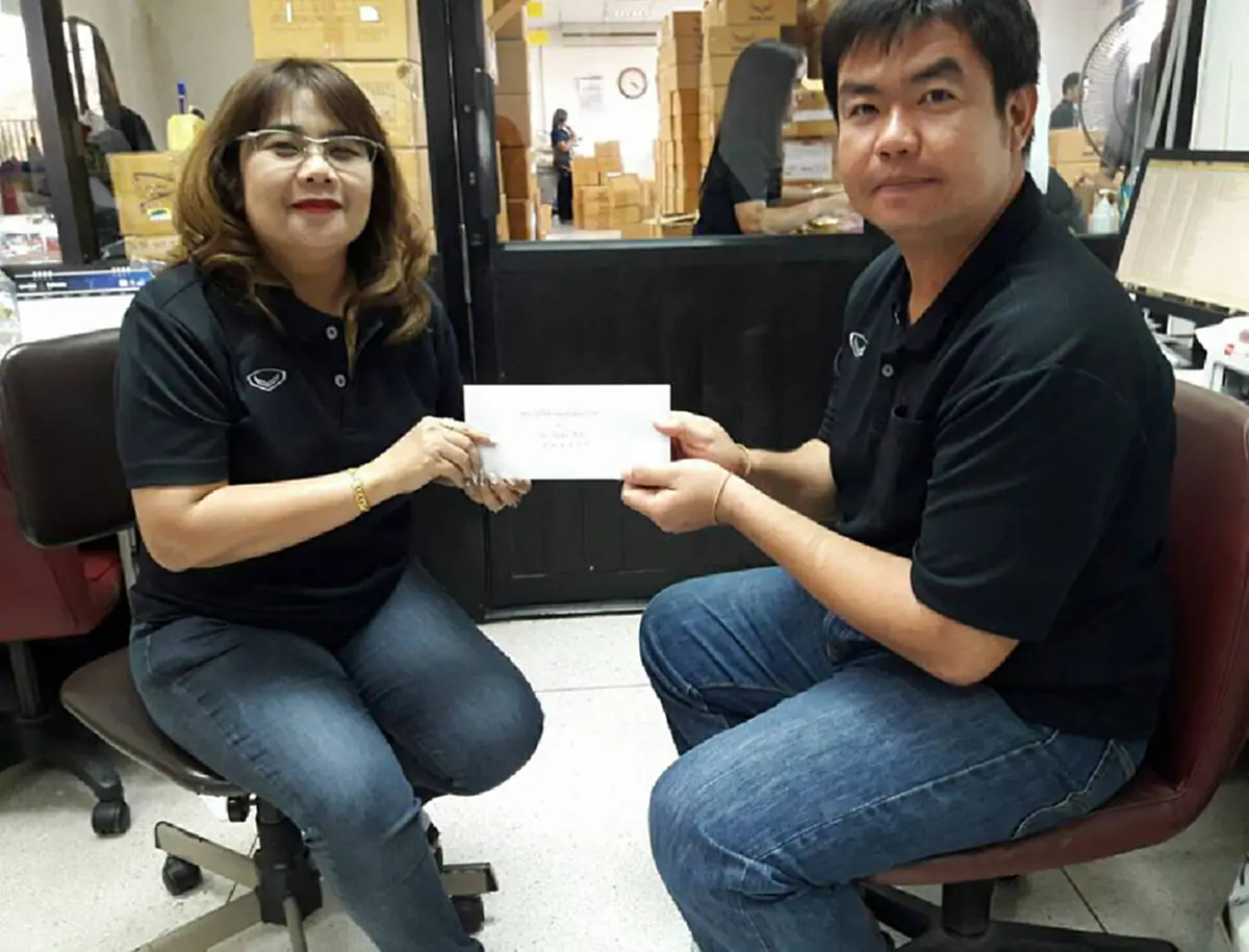 ข่าวดีๆอย่างนี้บ้าง!!! หนุ่มพนง.บริษัทเจอกระเป๋าตกในแท๊กซี่มีเงิน 9 พัน  เร่งนำส่งคืนเจ้าของโดยไม่อุบอิบทั้งๆที่ชีวิตเดือดร้อนต้องใช้ตังค์