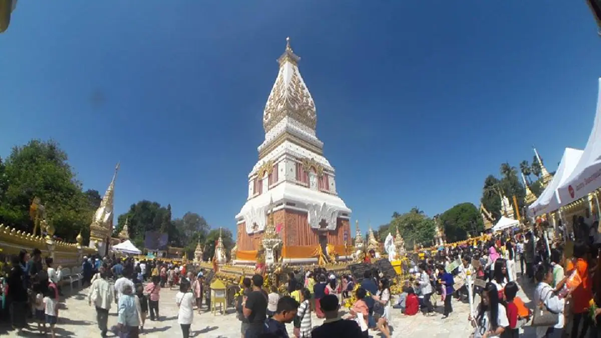 สาธุ!!!เปิดแล้วงานนมัสการ องค์พระธาตุพนม ยิ่งใหญ่อลังการ!!ชาวพุทธและนักท่องเที่ยวรอกราบไหว้ สักการะ เพื่อขอพรให้อยู่เย็นเป็นสุข