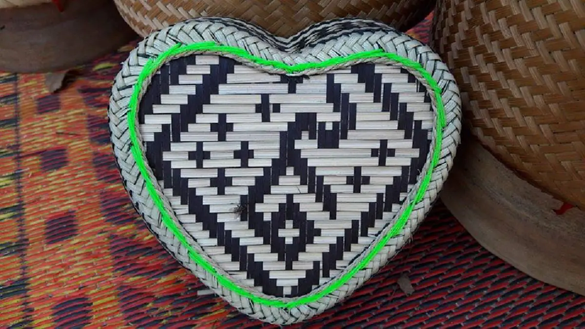 ภูมิปัญญาไทย!!!กระติบข้าวเหนียวธรรมดาที่ไม่ธรรมดา!!เกษตรกรนครพนมสานกระติบข้าวไม้ไผ่ขายสรรค์สร้างผลงานรูปทรงแบบใหม่ (มีภาพ)