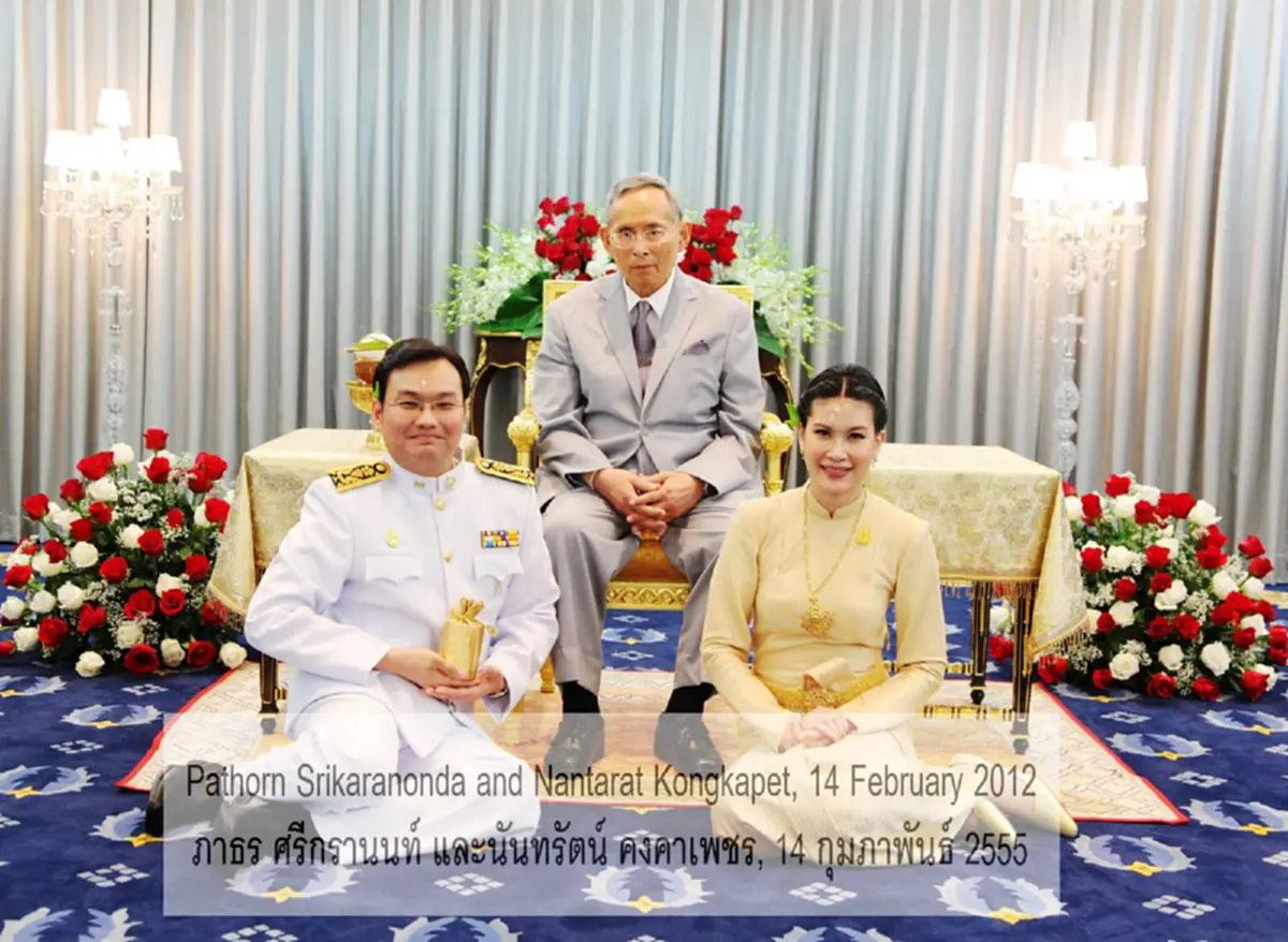 หาชมยาก!! ดร.ภาธร เผยคลิปงานสมรสพระราชทาน "ในหลวง ร.9" ในวันวาเลนไทน์เมื่อ 5 ปีที่ผ่านมา ซาบซึ้งจนกลั้นน้ำตาไม่อยู่!! (ชมคลิป)