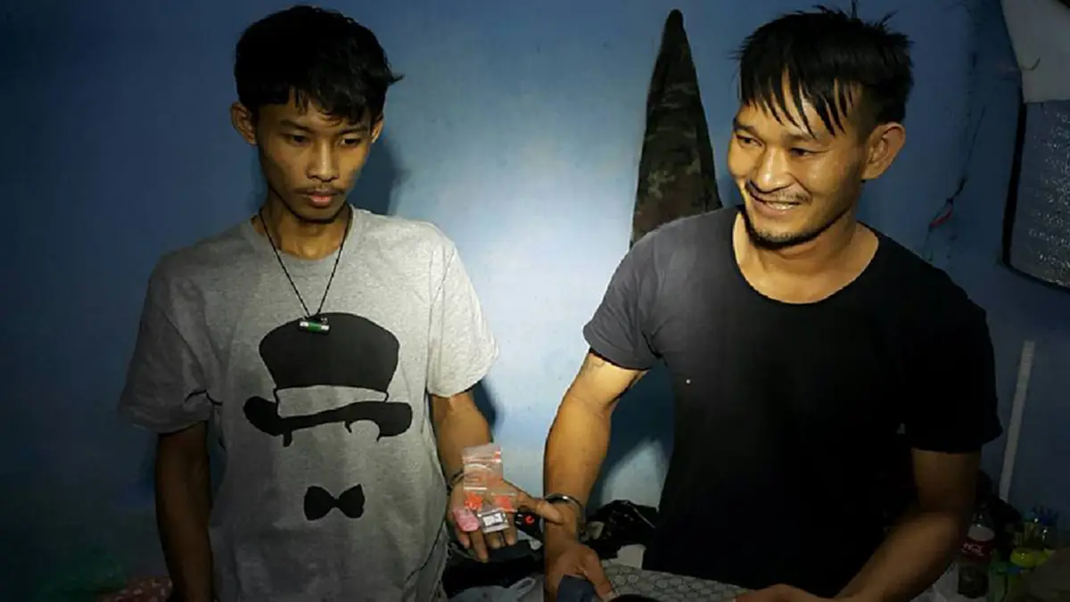 ฉลองวันวาเลนไทน์สุดแสบ!!  ตร.ร่วมกู้ภัยรับแจ้งเหตุชายน็อคยาเสพติดตาย เคาะห้องอยู่นานมี 2 โจ๋โผล่หน้า  สอบไปสอบมาคดีพลิกเพราะแฟนสาวลงมือเอง?