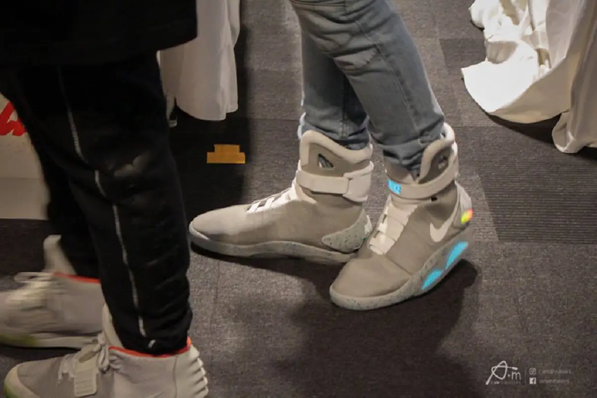 มองเเทบไม่ออก !! จากภาพเด็กหนุ่มยืนคู่กัน ที่เหมือนจะธรรมดาไม่มีอะไร?? .. เเต่ถ้าคนในวงการจะทราบดีว่า 2 วัยรุ่นนี้คือที่สุดในเมืองไทย(มีภาพ)