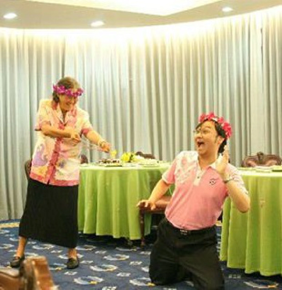 หาชมยาก!! ดร.ภาธร เผยคลิปงานสมรสพระราชทาน "ในหลวง ร.9" ในวันวาเลนไทน์เมื่อ 5 ปีที่ผ่านมา ซาบซึ้งจนกลั้นน้ำตาไม่อยู่!! (ชมคลิป)