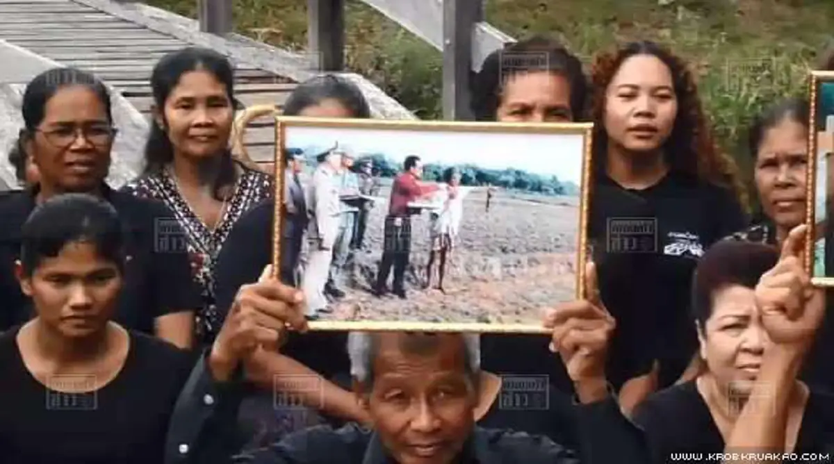 ชุดภาพประวัติศาสตร์! ในมุมที่คุณอาจยังไม่เคยเห็น...ภาพในหลวงรัชกาลที่๙ กับ "ลุงพร้อม" ครั้งเสด็จเป็นการส่วนพระองค์ไปยัง"สุไหงโกลก"