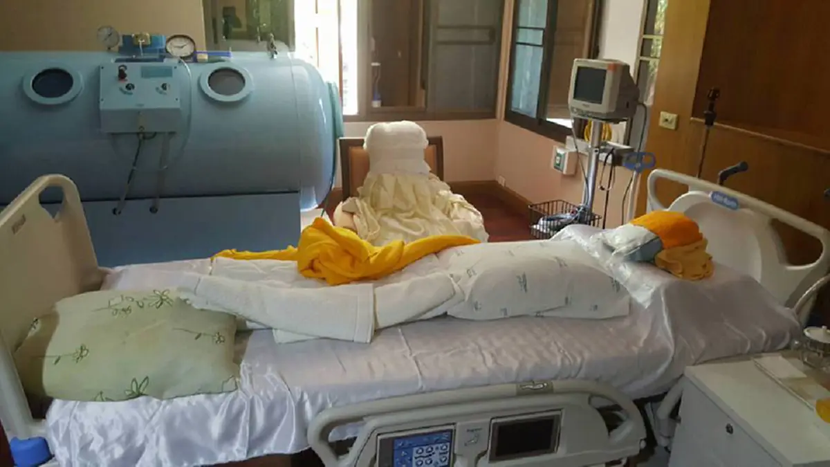 สุขสบายขนาดนี้เชียวหรือ!! โลกโซเชียลฮือฮาข้อมูลแพทย์ตีแผ่ชีวิต "พระธัมมชโย" ลงทุนหลายสิบล้านซื้อเครื่องมือสุดล้ำรักษาตัวบำรุงผิว??