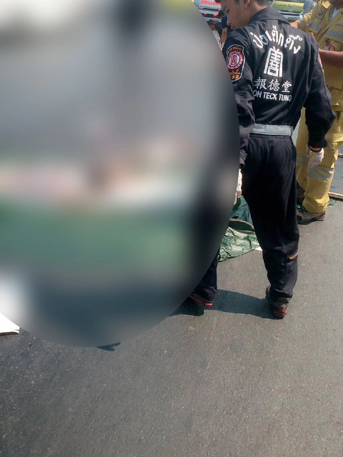 ผวา!!! รถ 18 ล้อชนเด็กชายวัย 14 หัวใจกระเด็นออกมากองบนถนน (รายละเอียด)