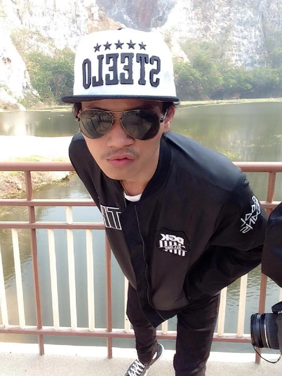 นักร้องเเค่โสด