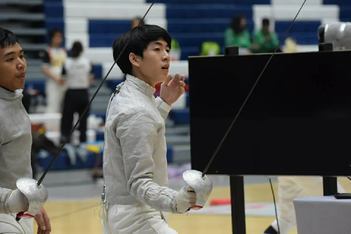 เเชร์สนั่นโซเชี่ยล!! นักกีฬาฟันดาบสุดหล่อ ใน "สุรนารี เกมส์" ... ที่สาวๆหลายคนอยากรู้ว่า เขาผู้นี้เป็นใครมาจากไหน ??? (มีภาพ)