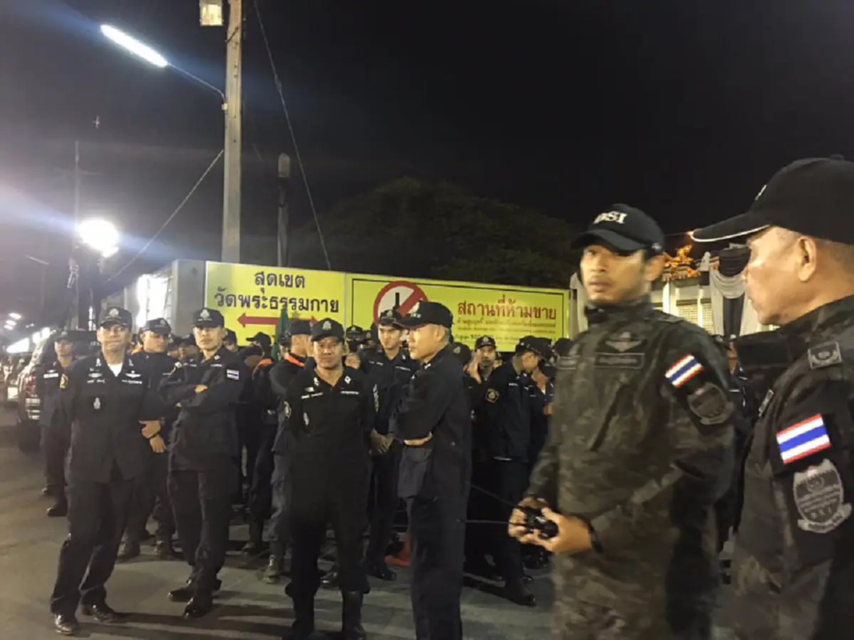 เริ่มแล้ว!!! ปฏิบัติการ "บุกวัดพระธรรมกาย" สกัดมวลชนเข้า-ออก ปิดพื้นที่ เข้าจับกุม "พระธัมมชโย" (อัพเดตที่นี่)