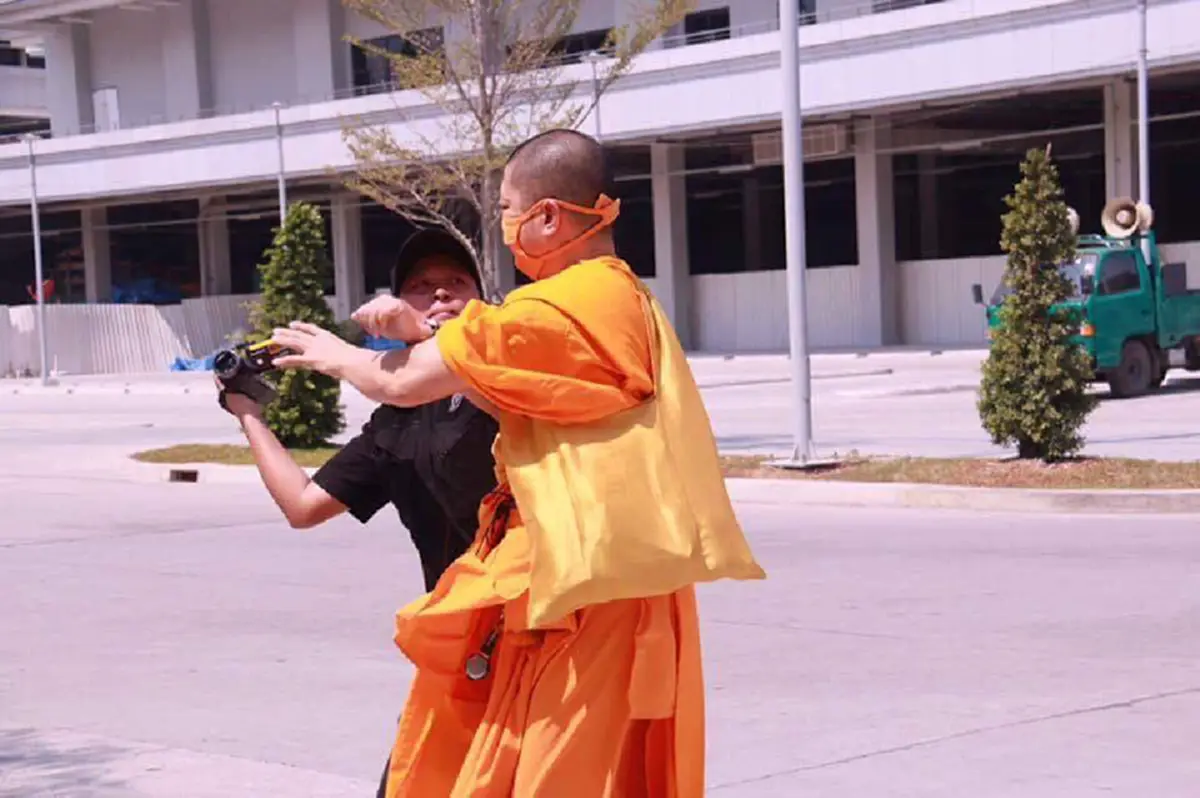 มุสา บาปนะหลวงพี่!! ต่อไปพฤติกรรมแบบนี้จะเป็นบุคคลที่ 3 เท่านั้นไม่ใช่ศิษย์วัดพระธรรมกาย หลังโซเชียลแชร์ว่อนหัวโล้นห่มเหลืองสุดเถื่อน!!