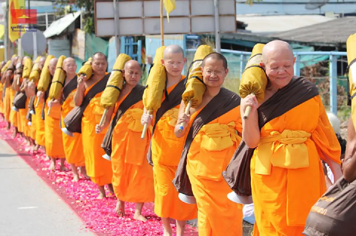 แฉกันให้เห็นชัดๆ!! กิจของสงฆ์แห่ง “วัดพระธรรมกาย” วันๆทำอะไรบ้าง เพจดังแฉยับไม่รับกิจนิมนต์สวดพระอภิธรรมศพ-จัดอีเว้นท์จุดพลุนานาชาติ??
