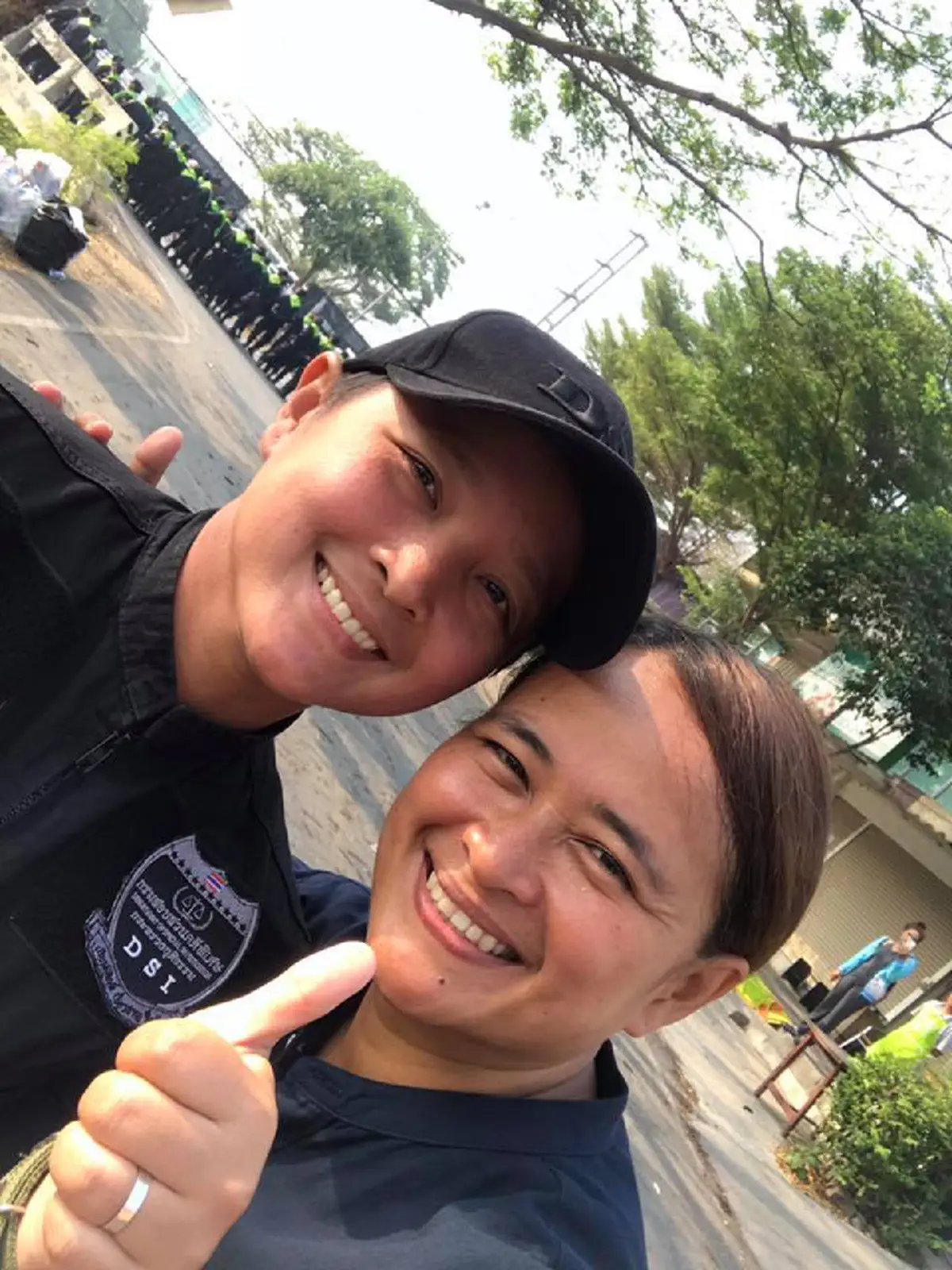 ภาพที่เห็นกับสิ่งที่ทำ !?!?  "วัดพระธรรมกาย" ปฏิเสธความรุนแรง "สงบ สันติ อหิงสา " ...แต่พอย้อนดูแล้ว (รายละเอียด)