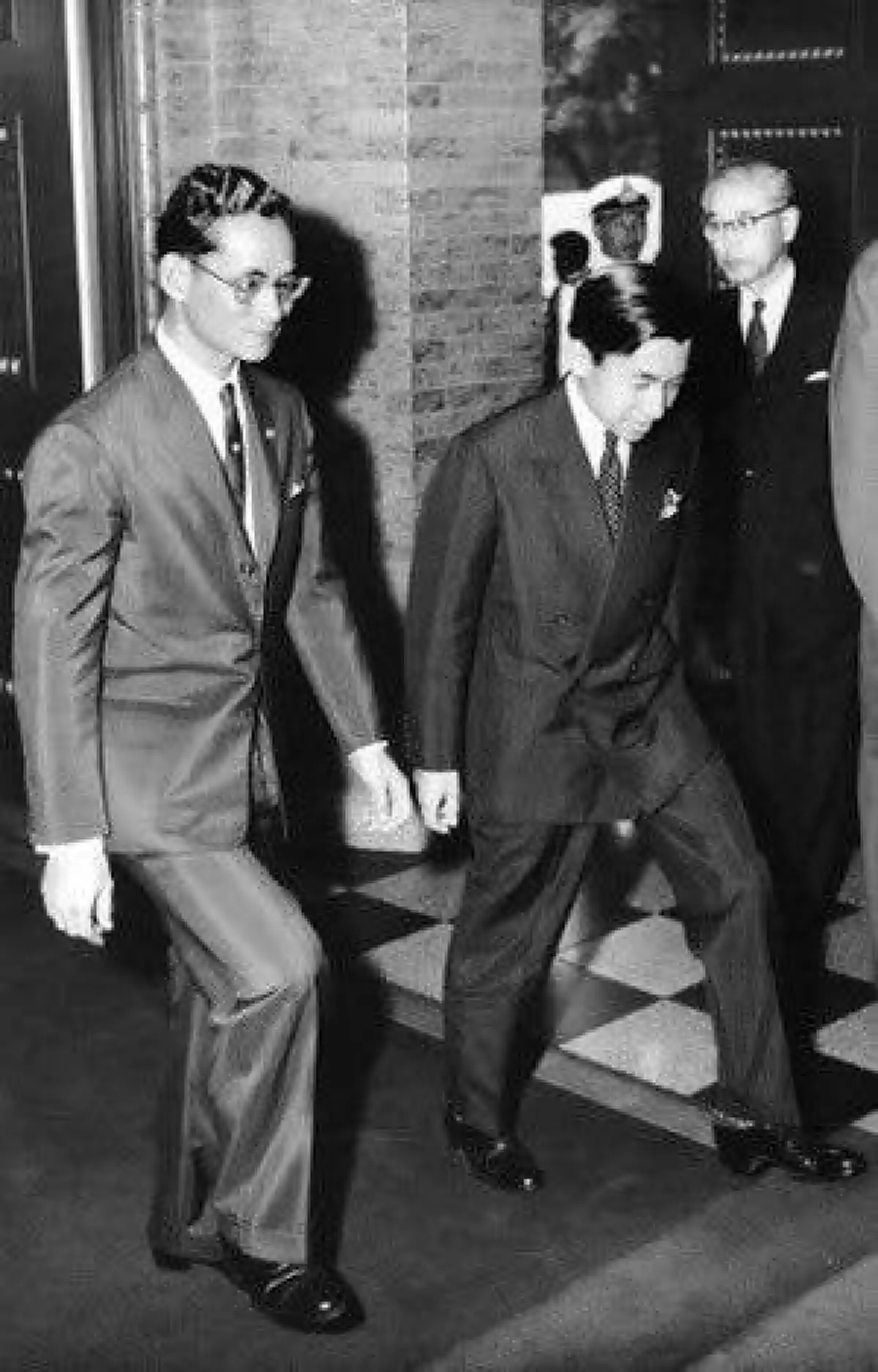 ด้วยพระทัยระลึกถึง!… พระจักรพรรดิญี่ปุ่นตรัสกับสื่อถึงความสัมพันธ์อันแน่นแฟ้น! เผยภาพหาชมยาก! ครั้ง ร.9 เสด็จเยือนญี่ปุ่นครั้งแรก