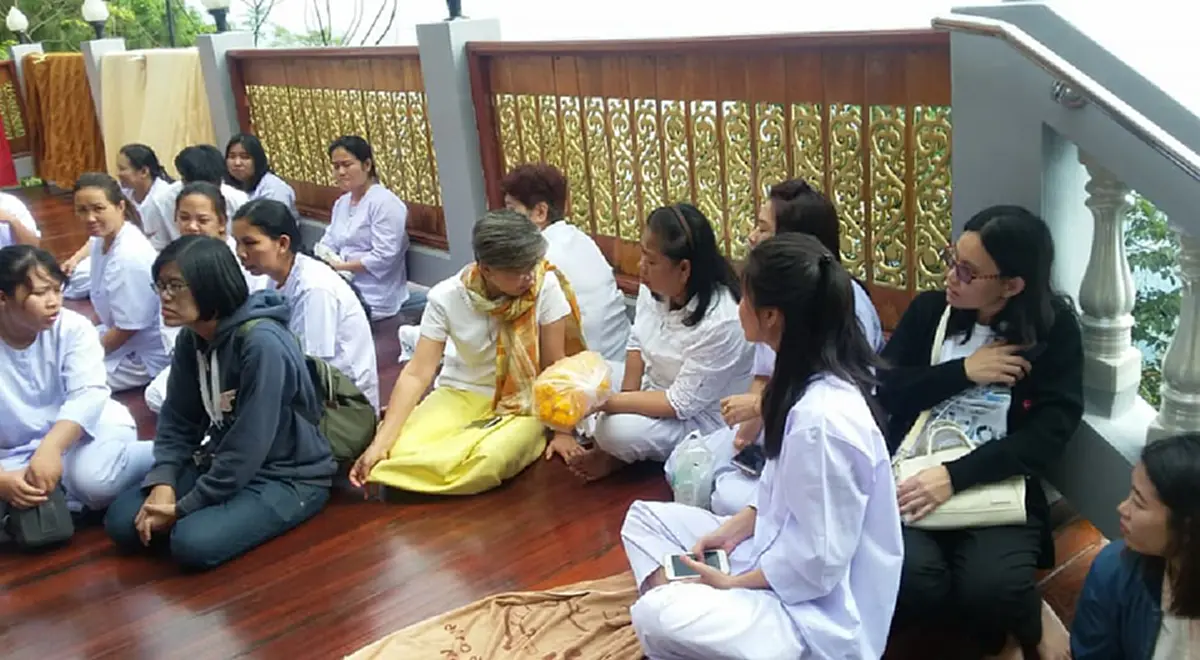 พีคทั้งนั้น!! ส่องคอมเมนต์สุดมโน ของเหล่าแฟนคลับ เมื่อแพตตี้ลงรูปไปกราบหลวงพี่แดน #งานมโนก็มา