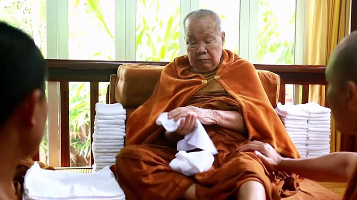 "นักเลงหัวไม้ไปขอของดีจากพระกรรมฐาน และสิ่งที่ได้ดีเกินคาด!!!"  หลวงปู่ลีเทศนาจากประสบการณ์จริง