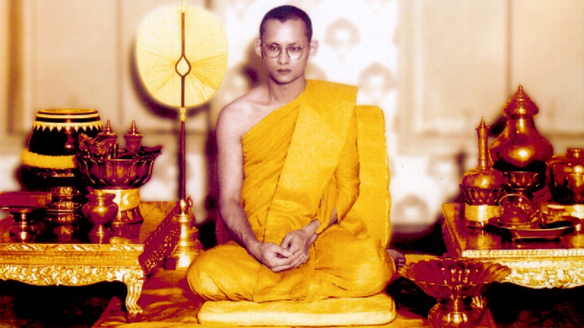 เจอตัวแล้ว..บุคคลในภาพประวัติศาสตร์ คุณยายสุมน ผู้มีโอกาสได้ใส่บาตรพระ "ภูมิพโลภิกขุ"เผยนาทีตราตรึงใจที่ต้องจารึกไว้ชั่วชีวิต.