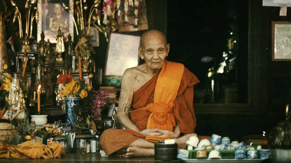 “ฉันกำลังคุยกับหลวงพ่อเกษมอยู่จึงไม่ได้พูดคุยกับเธอ” ... หลวงปู่ดู่แสดงอภิญญาส่งกระแสจิตคุยกับพระอริยสงฆ์