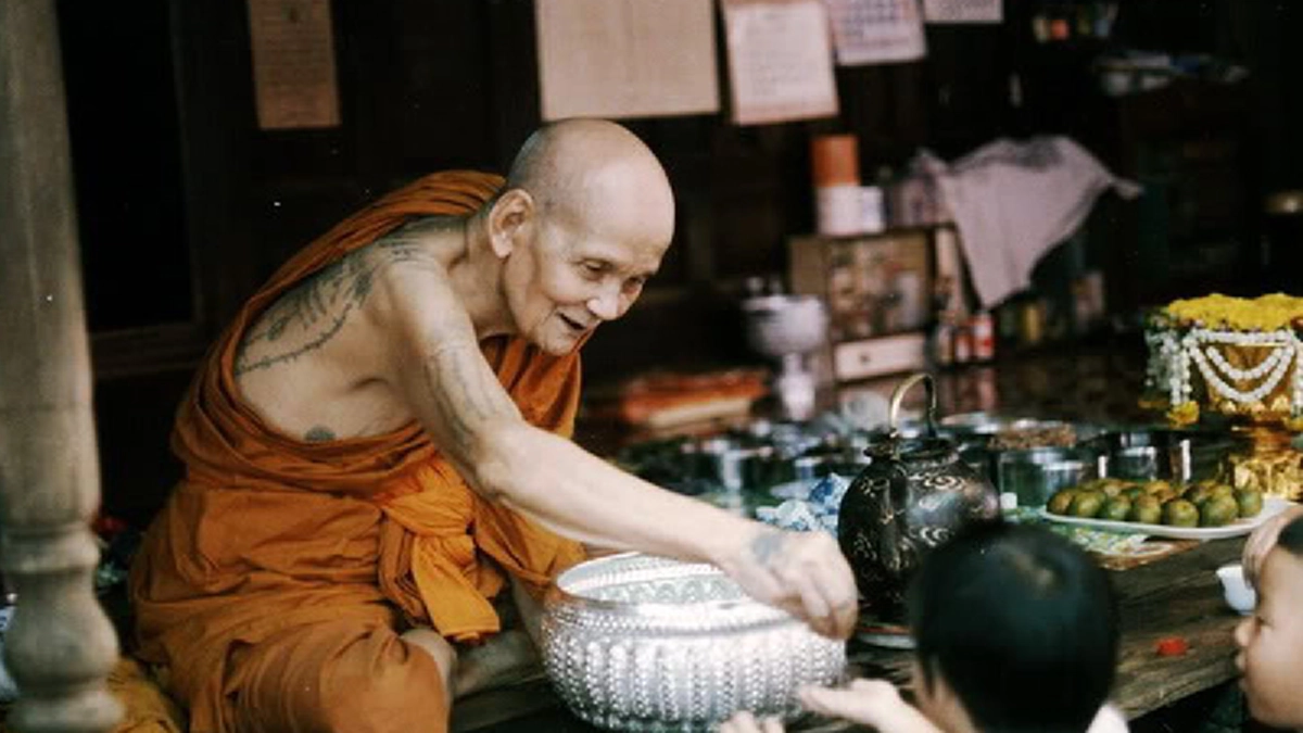 “ฉันกำลังคุยกับหลวงพ่อเกษมอยู่จึงไม่ได้พูดคุยกับเธอ” ... หลวงปู่ดู่แสดงอภิญญาส่งกระแสจิตคุยกับพระอริยสงฆ์