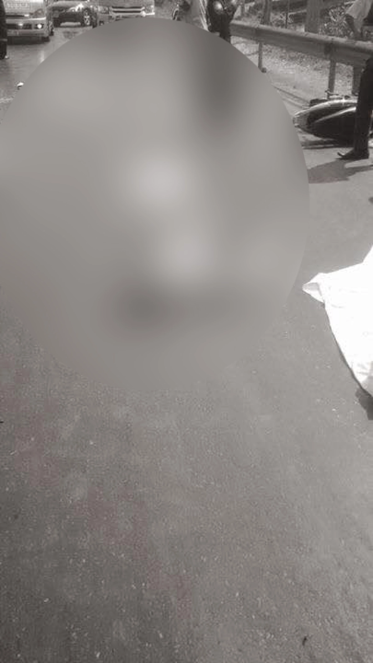 ผวา!!! รถ 18 ล้อชนเด็กชายวัย 14 หัวใจกระเด็นออกมากองบนถนน (รายละเอียด)