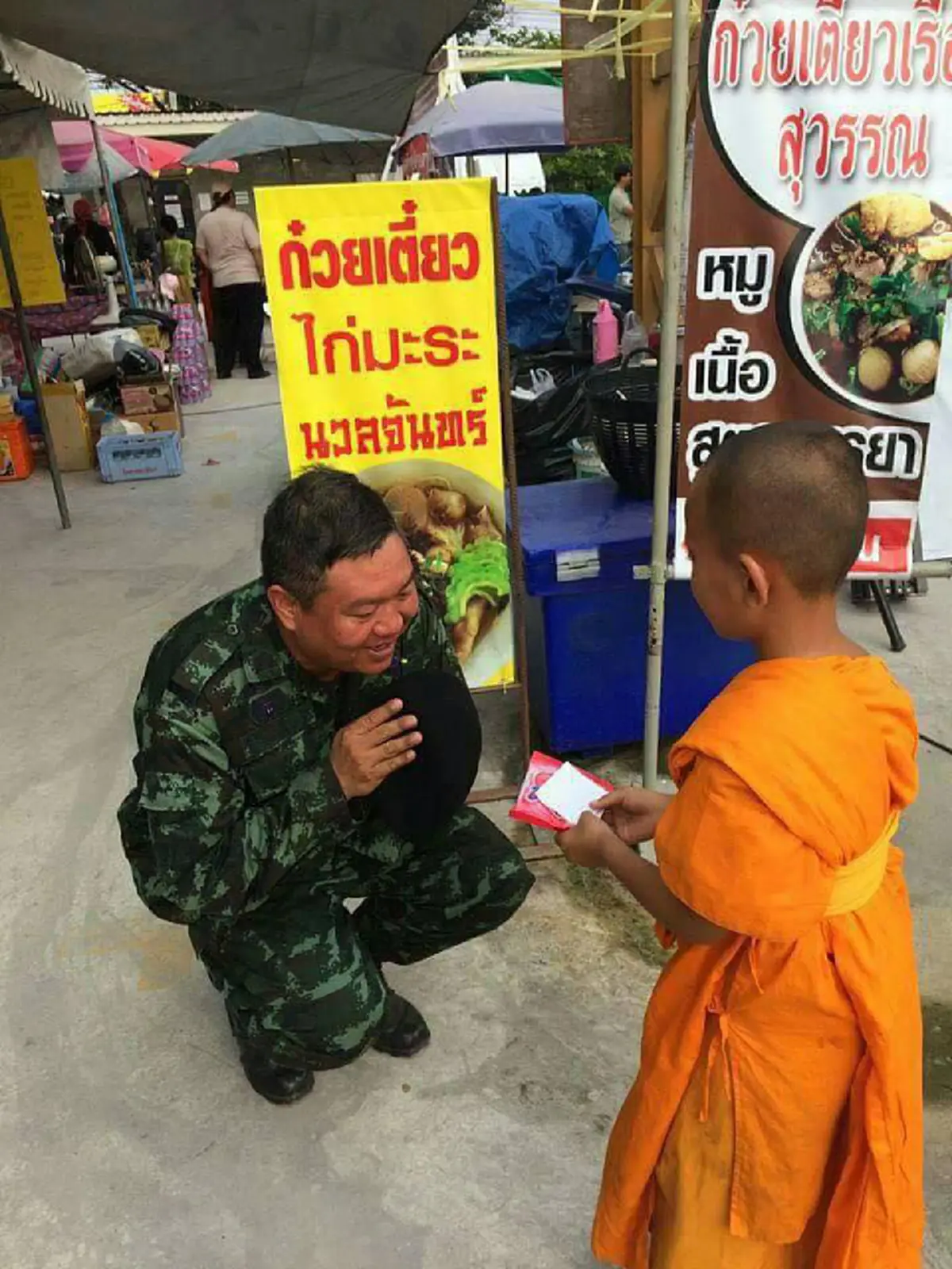 มุมร้ายๆก็ปล่อยไป..มามองมุมดีๆของเณรน้อย??ส่งข้อความถึงพี่ทหาร"รักกันนะ"เสร็จกิจแล้ว..มาบวชด้วยกันนะครับ!!ผู้ใหญ่บางคนอายเณรบ้างไหม??(ชมภาพ)