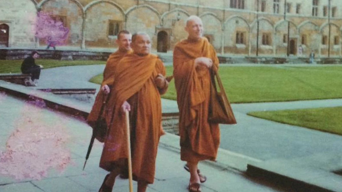 ฝรั่งคิดว่าแน่ แต่ยังแพ้หลวงปู่ชา!  "พระพุทธศาสนาสอนอะไร" ฝรั่งอยากลองภูมิหลวงปู่ เลยเจอคำตอบที่เล่นเอาตาสว่าง