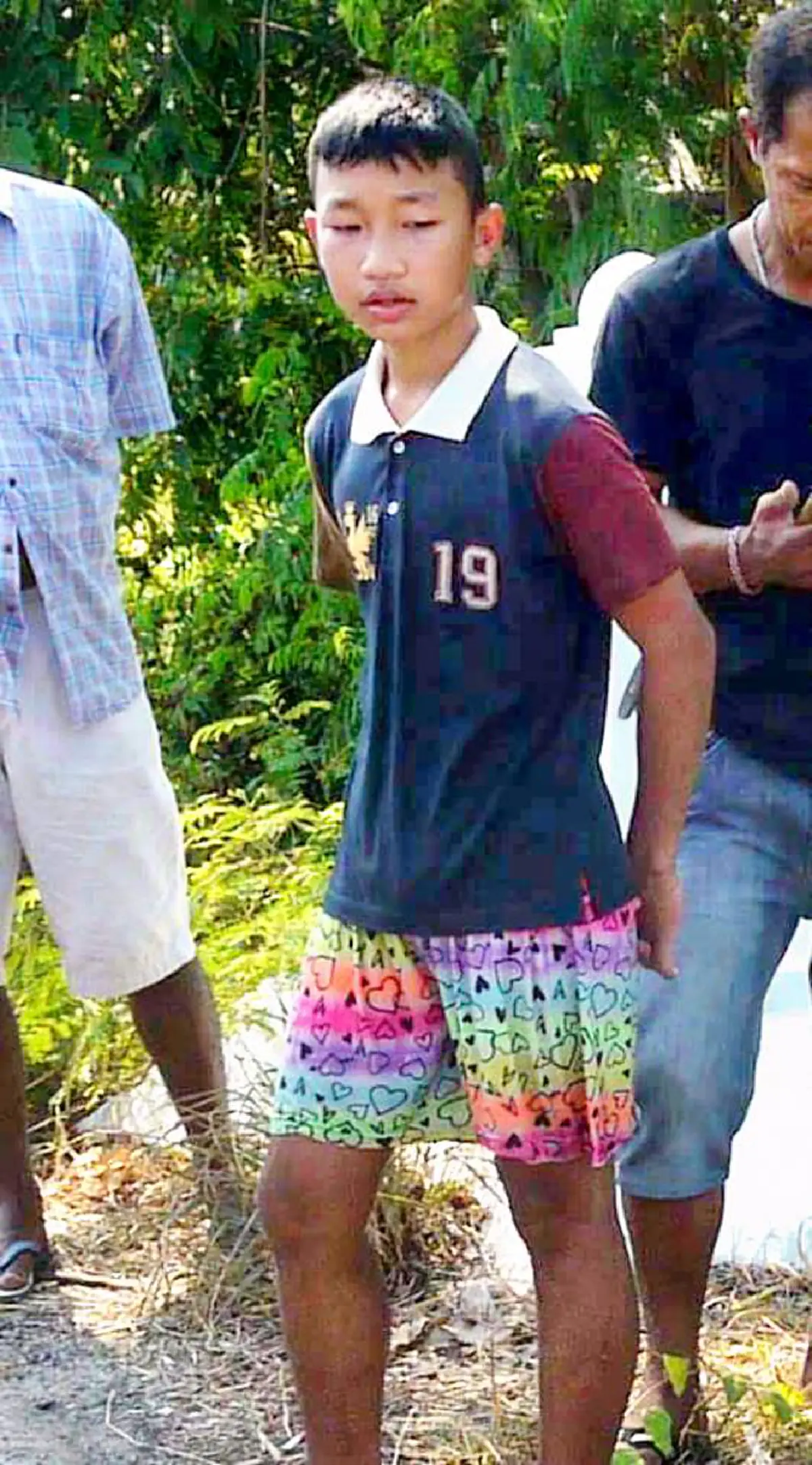 จำชื่อฮีโร่คนนี้ไว้ !!!  เด็กชายวัย14 ใจใหญ่เกินตัวเจอคนร้องช่วยด้วยๆ ประสบอุบัติเหตุติดอยู่ในรถจมคูน้ำ โดดช่วยทันควันทำเต็มที่??