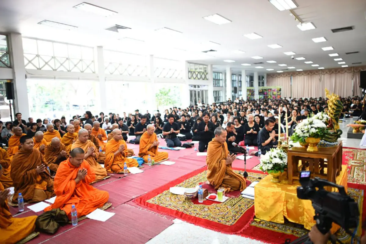 ๑๕๐วันล่วงแล้ว.. "หลวงปู่พุทธะ" สวดมาติกาบังสุกุล ถวายพระราชกุศล "ในหลวง ร.๙" นำปัจจัยบุญร่วมสร้างอาคารรพ.ศิริราช สืบสานพระราชปณิธาน..สาธุๆๆ