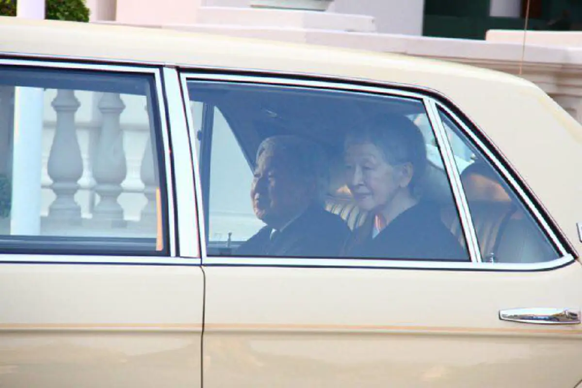 มหามิตรโดยแท้ ...คำว่า “ทรงพระเจริญ” ในภาษาญี่ปุ่น คือ “王様万歳” (โอซะมะ บันไซ) แปลตามตัวอักษรได้อย่างลึกซึ้ง (ชมภาพชุด)