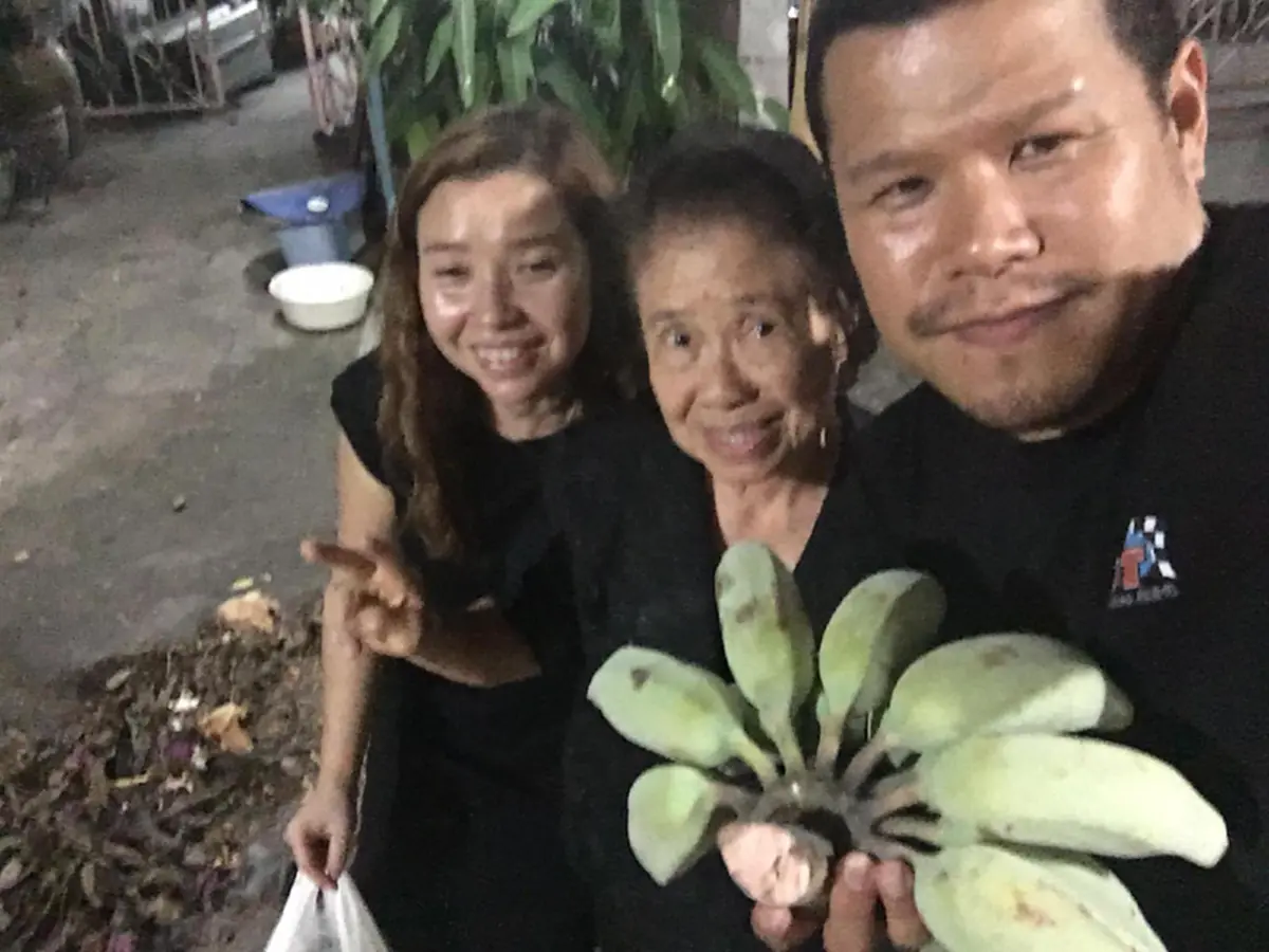 แฮปปี้เอนดิ้ง !!! หนุ่มโพสต์ FB ปะทะคารม มนุษย์ป้า" ปมวางกระถางต้นไม้ขวางถนน ทำรถถอยเข้าบ้านไม่ได้ ล่าสุดๆ เคลียร์ใจจบปัญหานี้เเล้ว ???