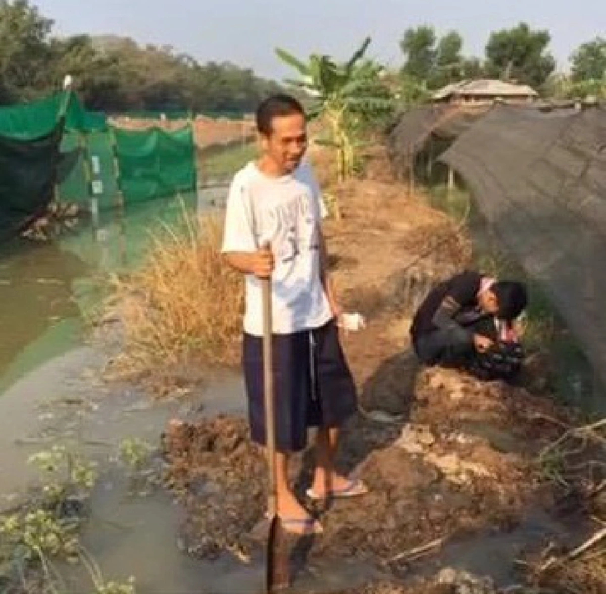 ชาวบ้านสุดทน!!! โร่ร้องทหารหลัง "ธรรมกาย" ขุดคูขวางกั้น-ปล่อยน้ำ ทำน้ำเอ่อท่วม! ทั้งบ้านทั้งสวนเสียหายเพียบ ชาวบ้านเดือดร้อนหนัก!!!