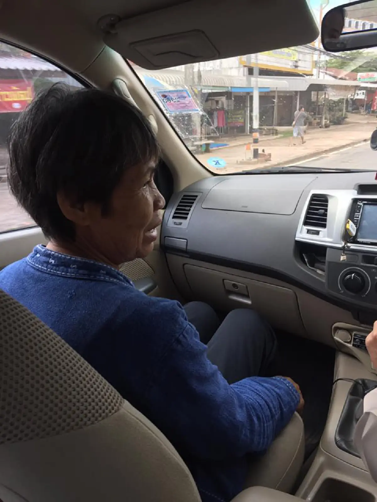 เล่าทั้งน้ำตา!! กับคำพูดสุดเศร้า "แม่ดูแลลูก 5 คนได้ แต่ทำไมลูกคนเดียวเลี้ยงแม่ไม่ได้"??แถมพีคหนักเมื่อรู้เหตุผลทำเอาสะเทือนใจทั้งโซเซี่ยล!!