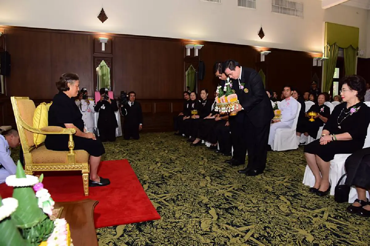 สมเด็จพระเทพรัตนราชสุดาฯ สยามบรมราชกุมารี เสด็จพระราชดำเนินไปในงานวันครบรอบ ๑๐๐ ปี แห่งการสถาปนาจุฬาลงกรณ์มหาวิทยาลัย