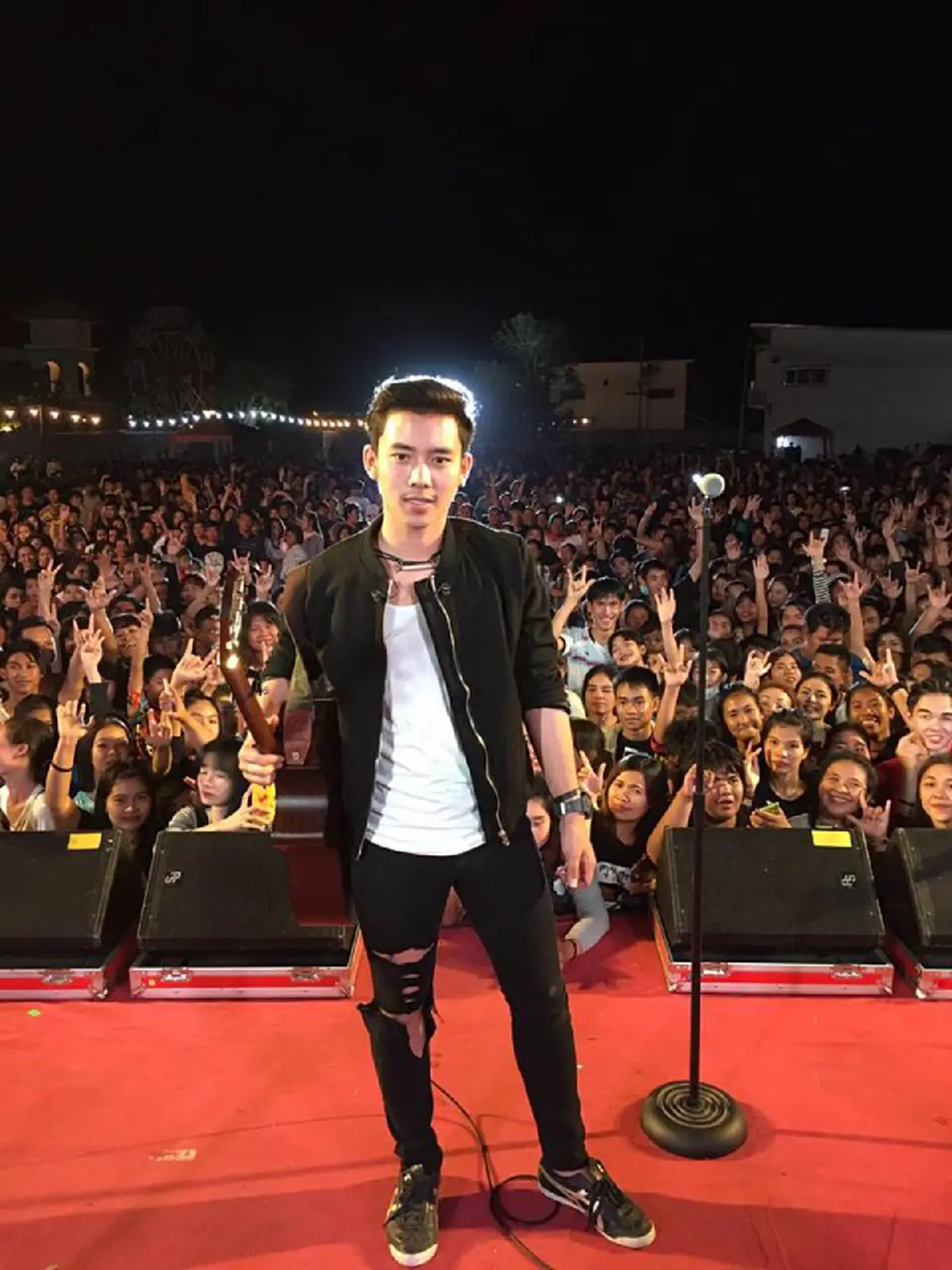 เป็นตาฮักแท้!! ใครจะเชื่อ จาก "เด็กน้อยจ้ำม่ำ" ในวันนั้น จะกลายมาเป็น "พลทหาร" ทำเพื่อชาติ แถมดีกรีระดับ "นักร้องลูกทุ่ง" ซุปตาร์ของเมืองไทย