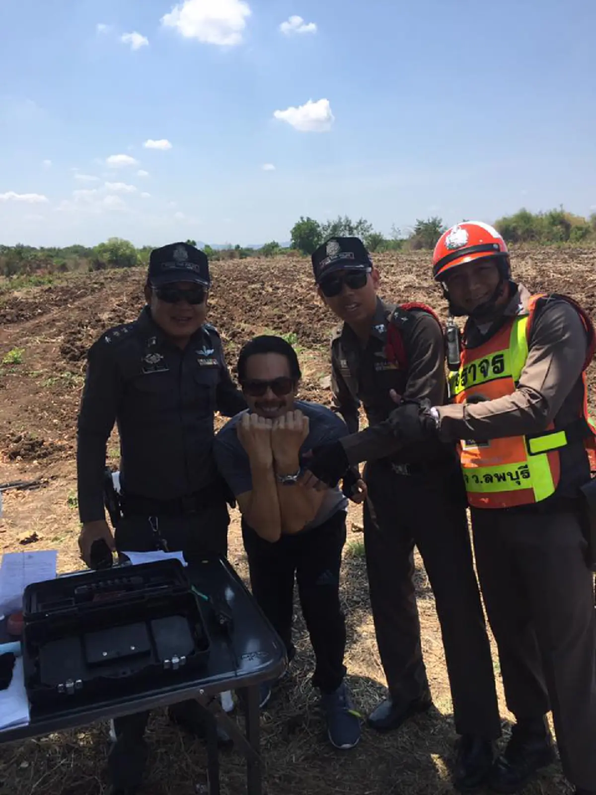 อย่างนี้ก็ร้อนเลย!! "อ่ำ อัมรินทร์" ซิ่งรถไปทำบุญโดนตร.จับขับเร็วเกินกม. เจ้าตัวโพสต์ขอบคุณทำชาวเน็ตเดือดปุด เพราะคำว่า #รอดอีกเช่นเคย??