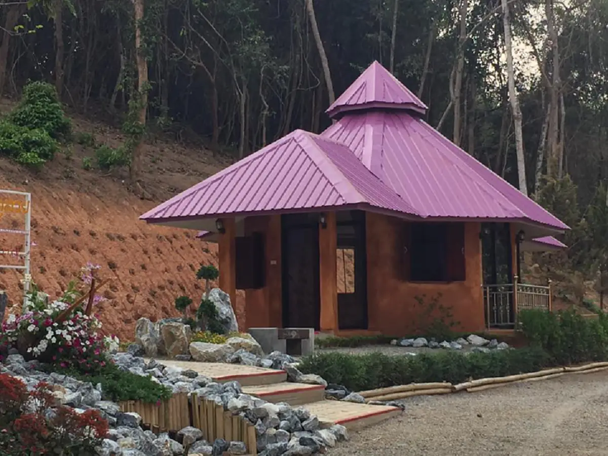 "เจ้าฟ้านักพัฒนา"..ตามรอยพระบาท ในวิถีพอเพียง ชม "บ้านดินของพระเทพฯ" ที่ประทับแสนเรียบง่าย ครั้งเสด็จทอดพระเนตรโครงการ "เดินตามรอยเท้าพ่อ"