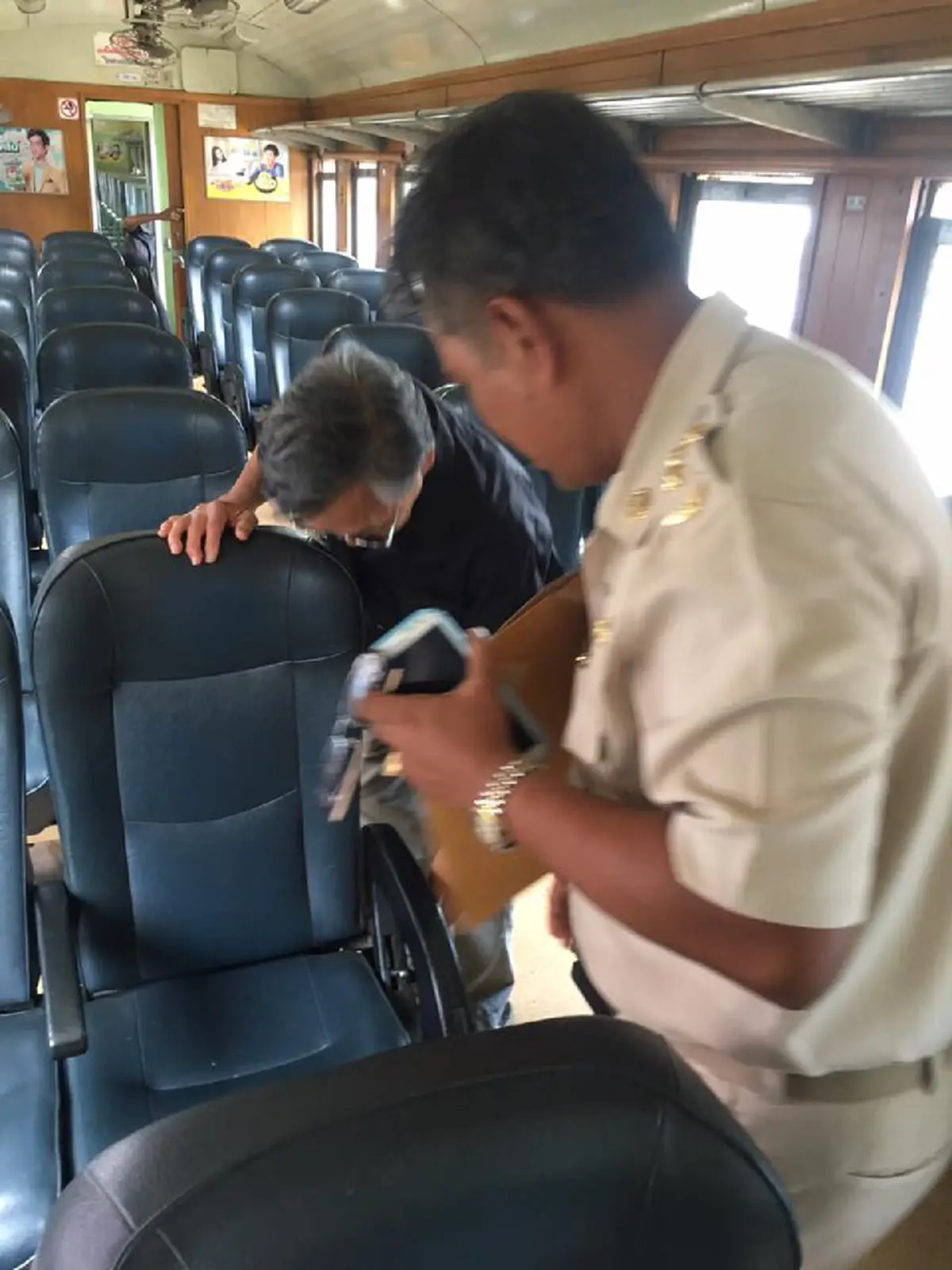 อยู่ตรงไหนก็ขวัญใจมหาชน!! แชร์สนั่นภาพ "นายหัวชวน หลีกภัย" เยี่ยมให้กำลังใจจนท.รถไฟเมืองตรัง ได้ใจสุดๆถึงขนาดยกหูเล่าปัญหาให้บิ๊กรฟท.แก้ไข??