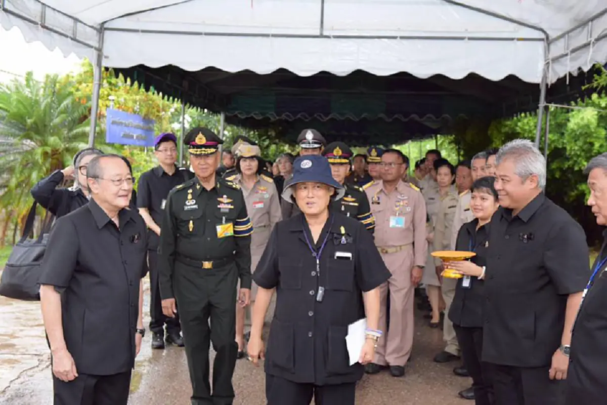 งดงามยิ่งความเป็นไทย!! “สมเด็จพระเทพฯ”ทรงสีซอแสดงคณะทูต ๓๐ชาติ ย้ำความภูมิใจงานมูลนิธิชัยพัฒนาตามแนวพระราชดำรัส “ในหลวง ร.๙” สื่อผ่านสากลโลก