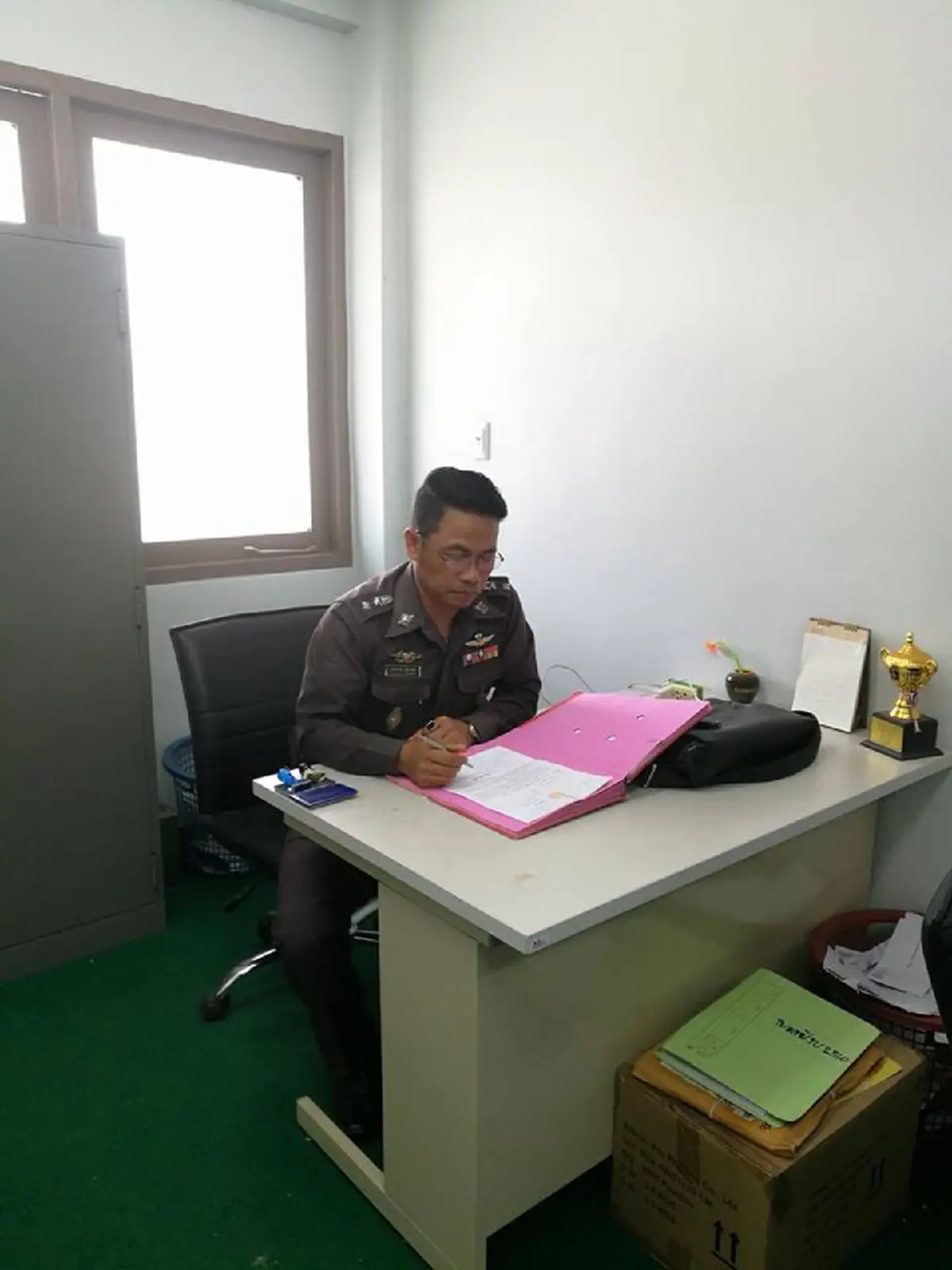เดือดร้อนทั้งประเทศ!!! "สารวัตรชุมพร" เดือดโพสต์เรื่องห้ามนั่งกระบะหลัง คิดถึงความลำบากของคนจน บ้างไหม...!!!(รายละเอียด)