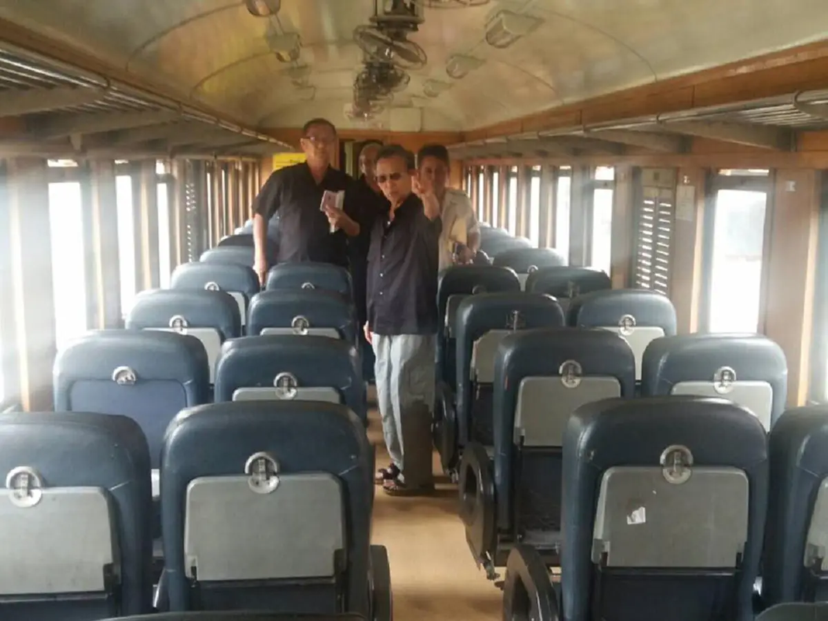 อยู่ตรงไหนก็ขวัญใจมหาชน!! แชร์สนั่นภาพ "นายหัวชวน หลีกภัย" เยี่ยมให้กำลังใจจนท.รถไฟเมืองตรัง ได้ใจสุดๆถึงขนาดยกหูเล่าปัญหาให้บิ๊กรฟท.แก้ไข??