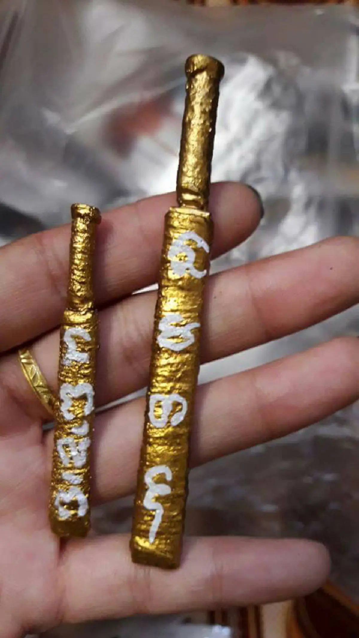 อาถรรพ์แรงๆ!!! ดาบฟ้าฟื้นขุนแผน "หลวงพ่อปุ่น" ไม่ธรรมดา ใบดาบตีด้วยตะปูโลงศพ!! พันด้วยด้ายจูงศพ!! ป้องกันคุณไสยมนต์ดำ ได้เป็นเลิศ...