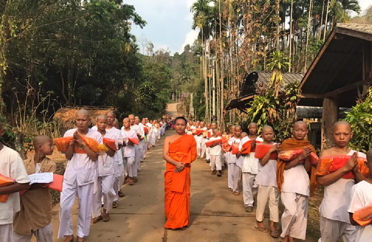 แชร์ต่อบุญ!! ขบวนแห่นาคลูกหลานชาวดอย เตรียมบรรพชาเป็น "สามเณรน้อย" จัดยิ่งใหญ่ อลังการชาวบ้านร่วมอนุโมทนาบุญกว่า 300 คน!! (คลิป)