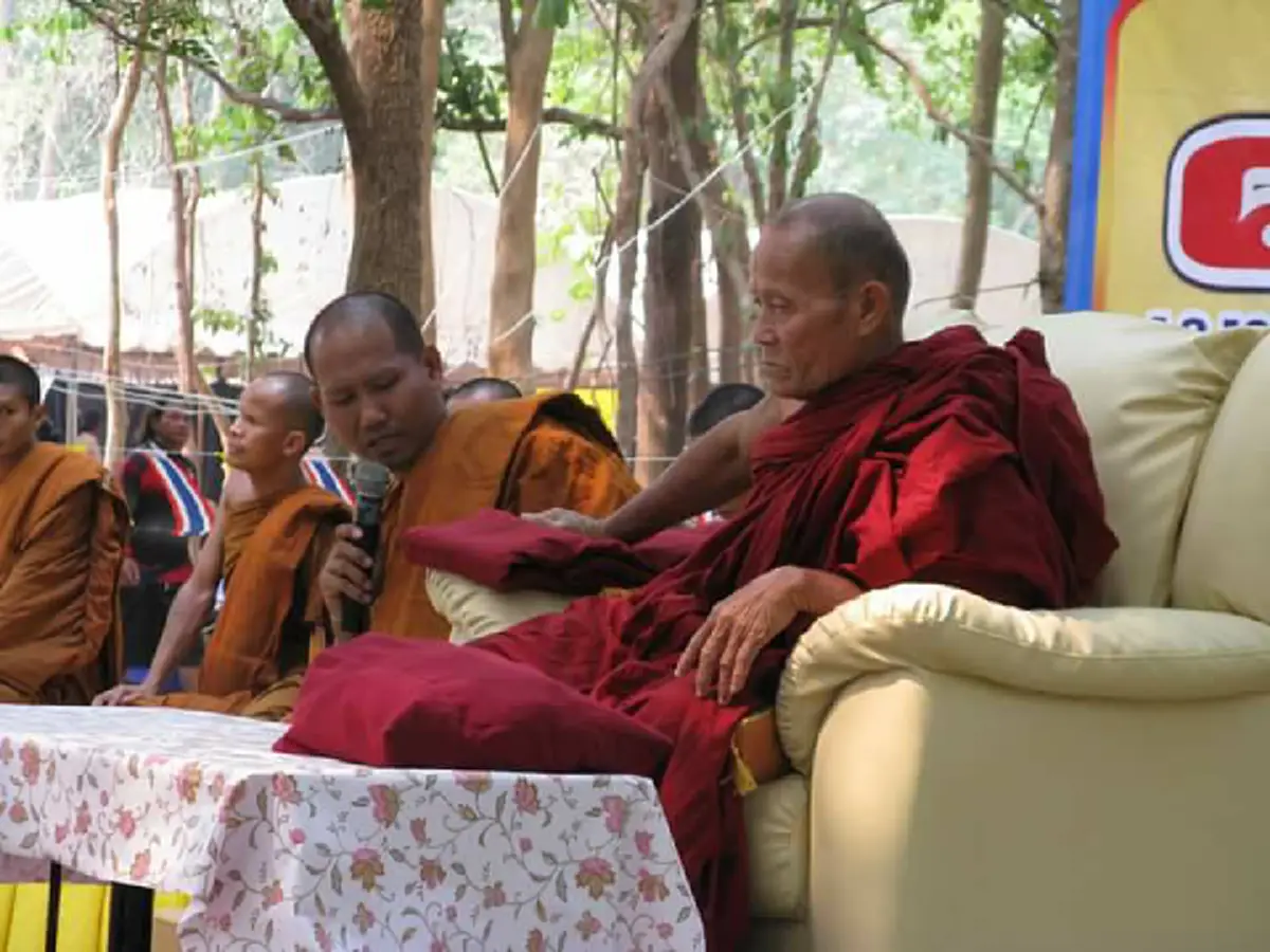 ไม่หวาดหวั่นต่อความตาย!!  "หลวงปู่ผ่าน” เกจิดังปราจีน ท่านรู้วันมรณภาพล่วงหน้าถึง 5 ปี!! ว่าเป็นวันใด แต่ก็ไม่หวั่นใจ จนวันนั้นมาถึง!!