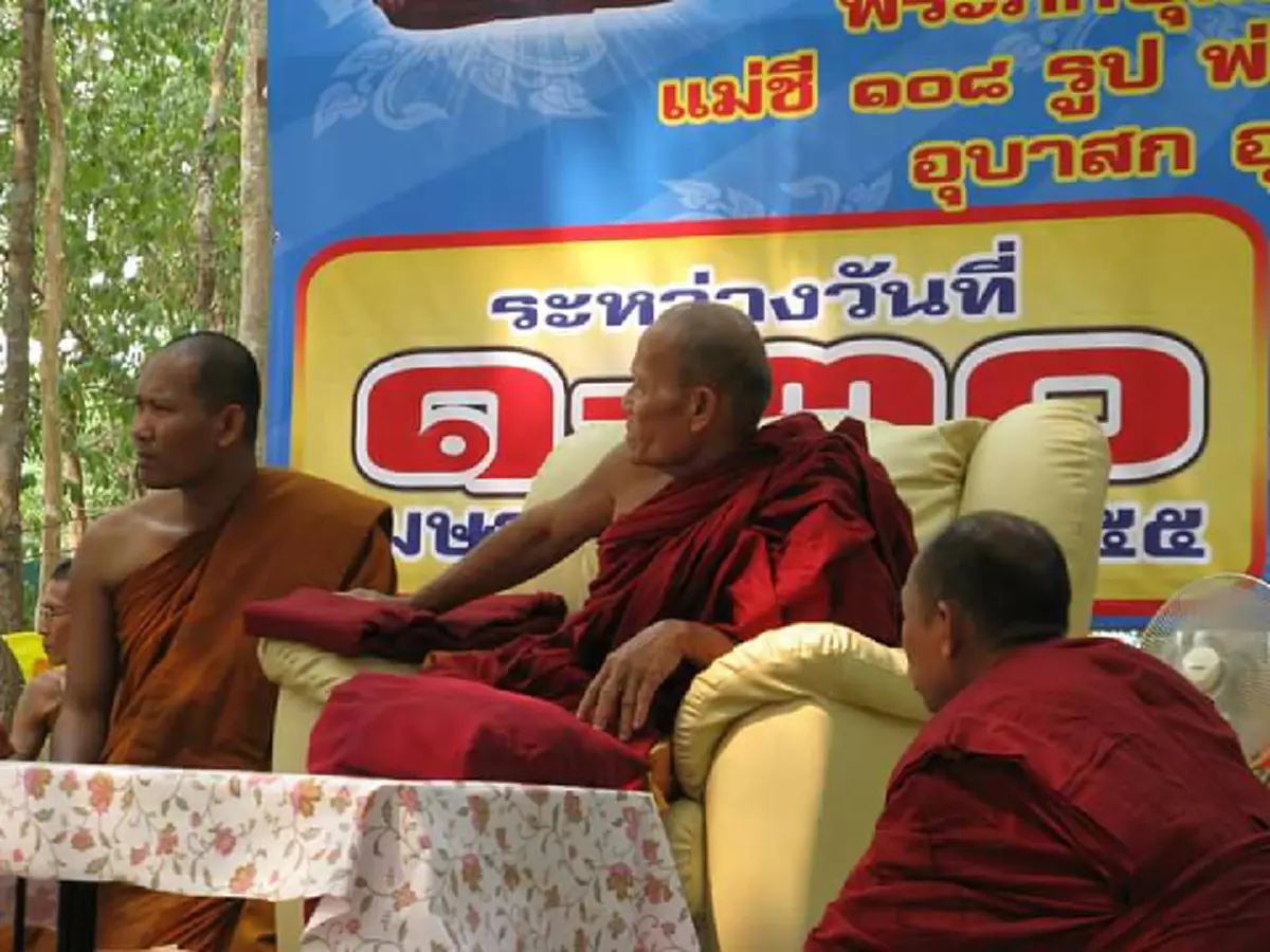 ไม่หวาดหวั่นต่อความตาย!!  "หลวงปู่ผ่าน” เกจิดังปราจีน ท่านรู้วันมรณภาพล่วงหน้าถึง 5 ปี!! ว่าเป็นวันใด แต่ก็ไม่หวั่นใจ จนวันนั้นมาถึง!!