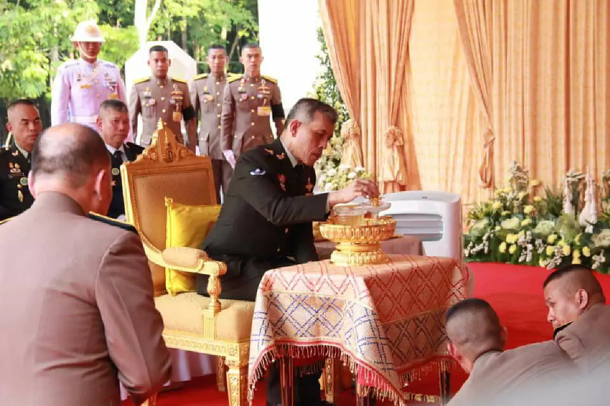 บันทึกนาทีมงคลแห่งประวัติศาสตร์พระป่า ...เหตุอัศจรรย์!! ขณะในหลวง ร.10 ทรงประกอบพิธี “ยกฉัตรเจดีย์และบรรจุพระบรมสารีริกธาตุ” #ปรากฏการณ์มงคล