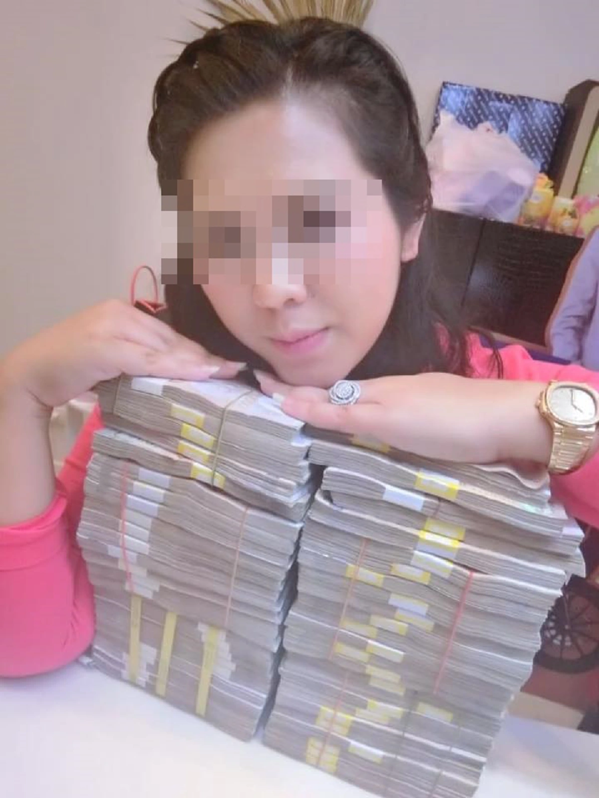 ฉาวสุดๆ ผู้การกองปราบแถลงด่วนให้รองสารวัตรออกราชการ รีดเงิน2ล้านเหยื่อเมจิกสกิน (คลิป)