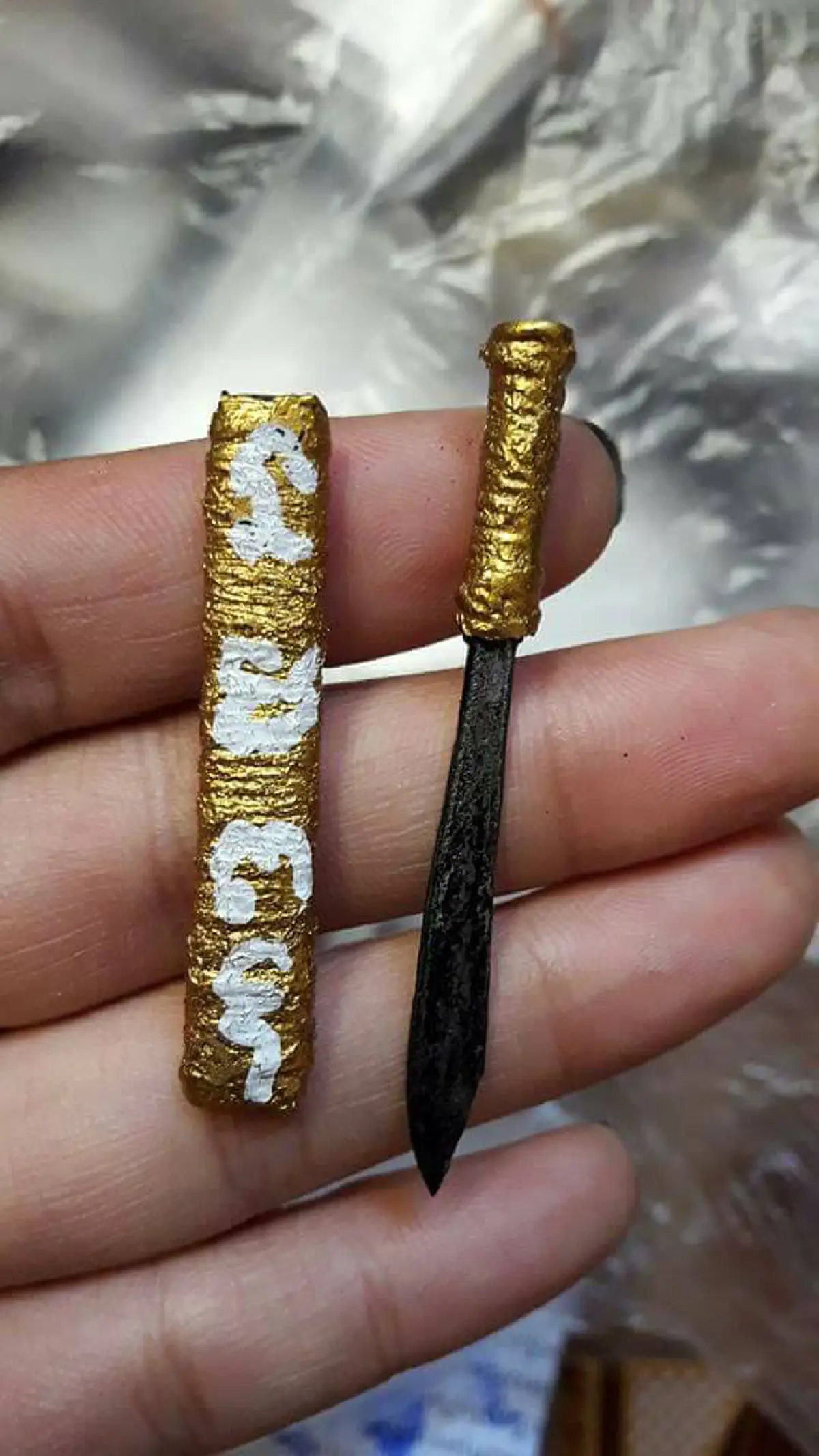 อาถรรพ์แรงๆ!!! ดาบฟ้าฟื้นขุนแผน "หลวงพ่อปุ่น" ไม่ธรรมดา ใบดาบตีด้วยตะปูโลงศพ!! พันด้วยด้ายจูงศพ!! ป้องกันคุณไสยมนต์ดำ ได้เป็นเลิศ...