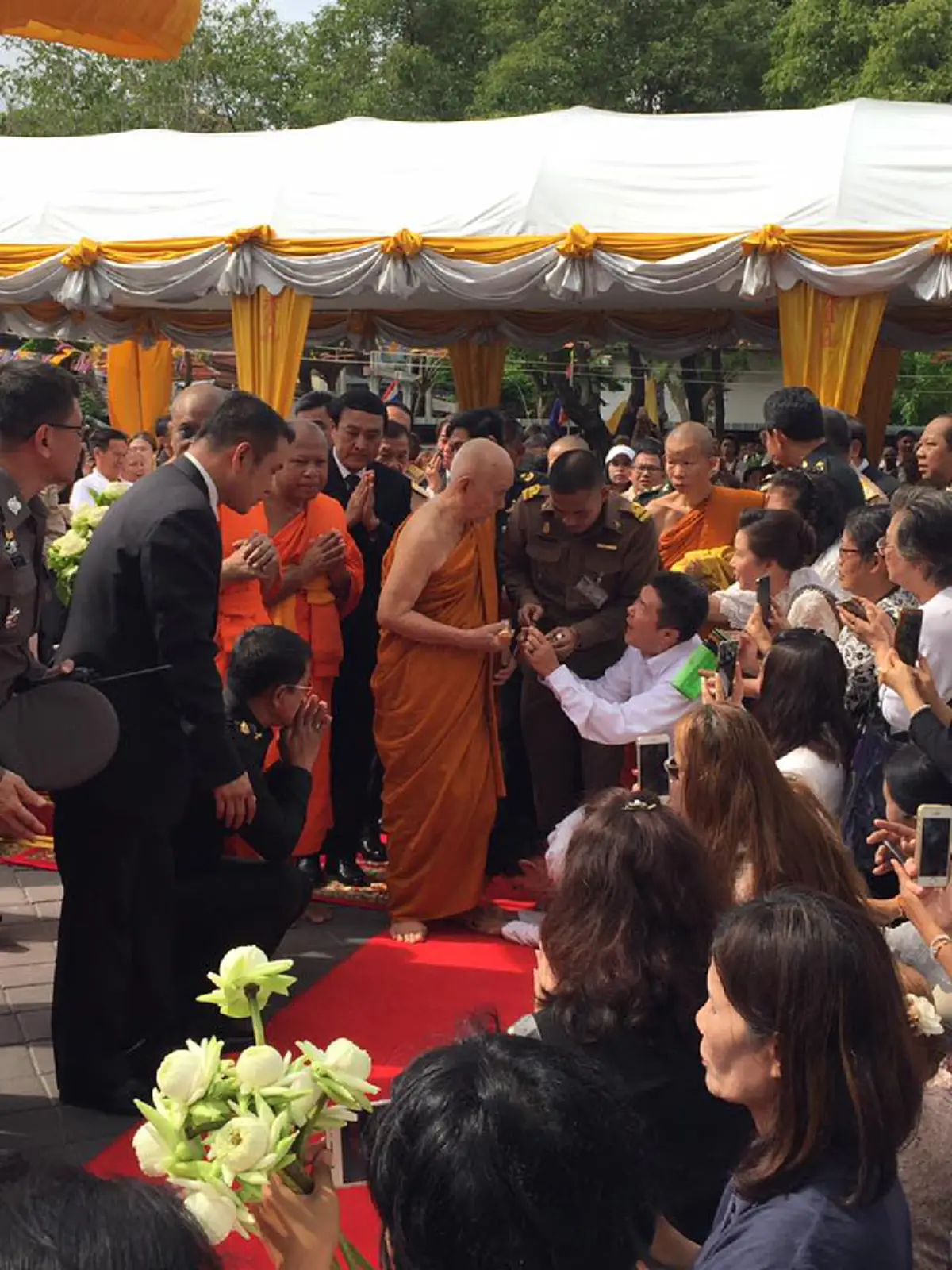 แซ่ซ้องสาธุการ!!! "สมเด็จพระสังฆราชฯ" ทรงเททองหล่อรูปเหมือน "สมเด็จพระพุฒาจารย์โต" เกิดปรากฎการณ์อัศจรรย์ขณะทำพิธี!! (มีภาพ)